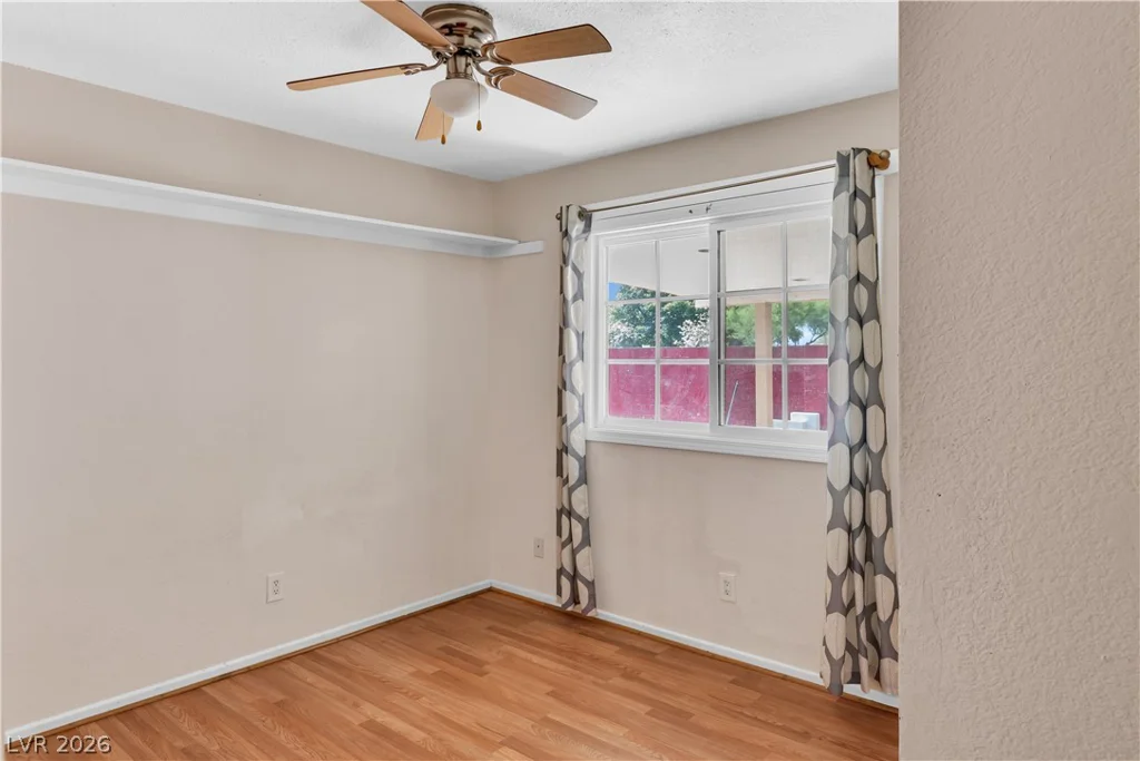 2410 Oak Glen, Las Vegas, NV 89115