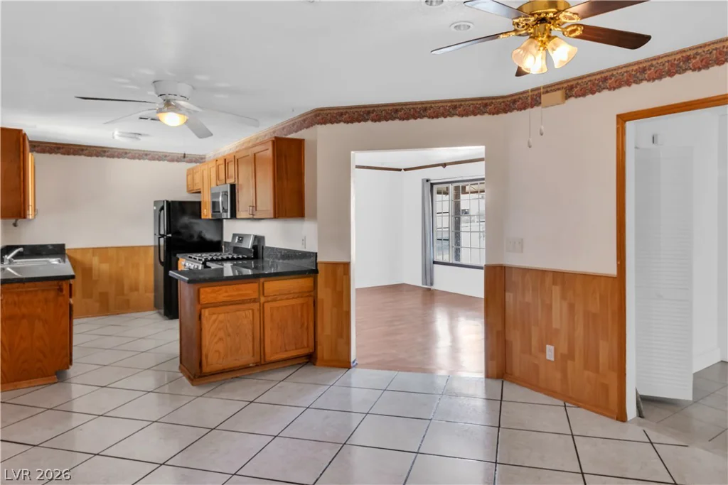 2410 Oak Glen, Las Vegas, NV 89115