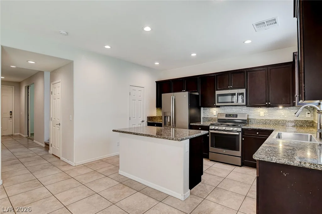 7841 Blue Lake Peak, Las Vegas, NV 89166