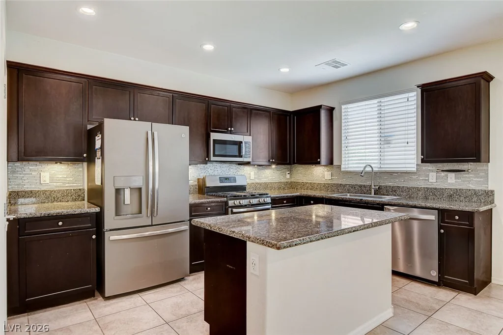 7841 Blue Lake Peak, Las Vegas, NV 89166