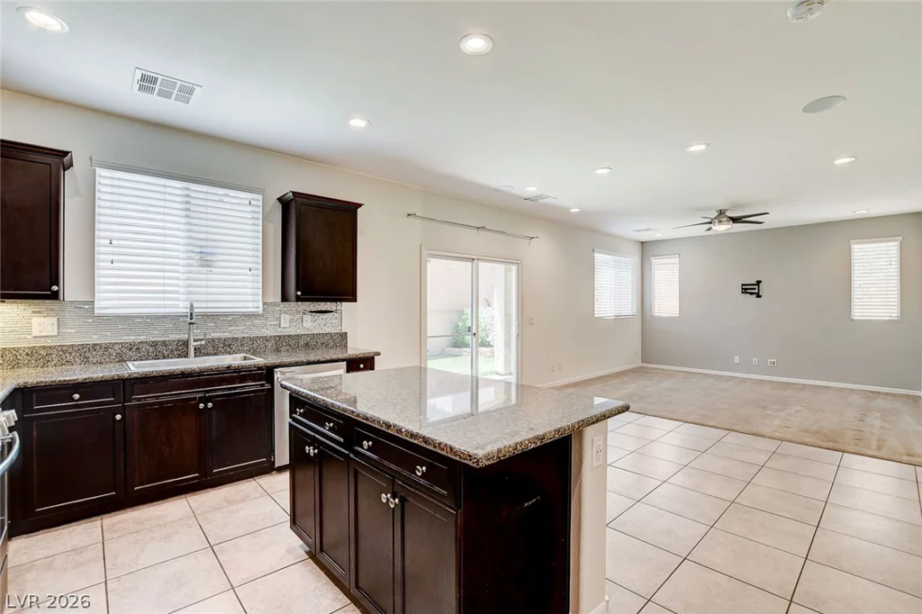 7841 Blue Lake Peak, Las Vegas, NV 89166