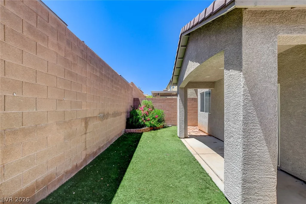 7841 Blue Lake Peak, Las Vegas, NV 89166