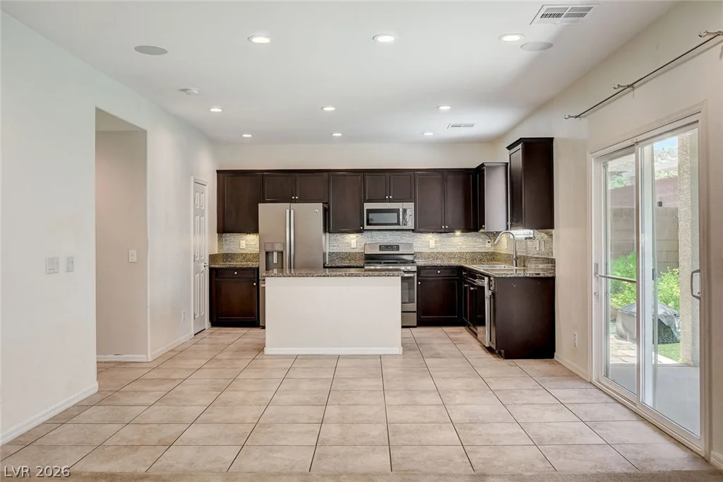 7841 Blue Lake Peak, Las Vegas, NV 89166