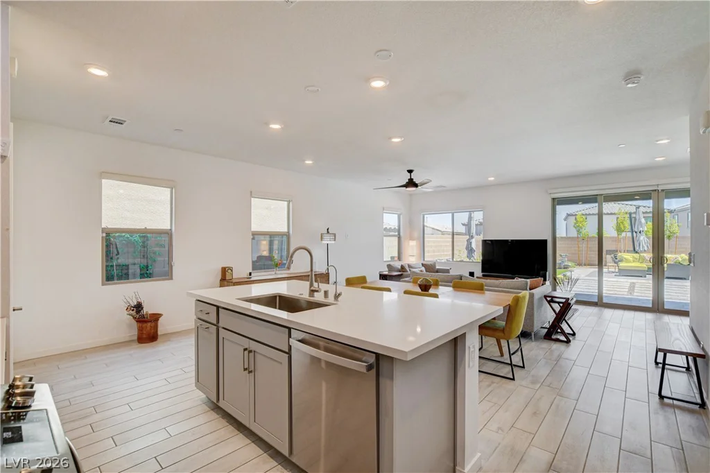 11627 Desert Hollow, Las Vegas, NV 89138