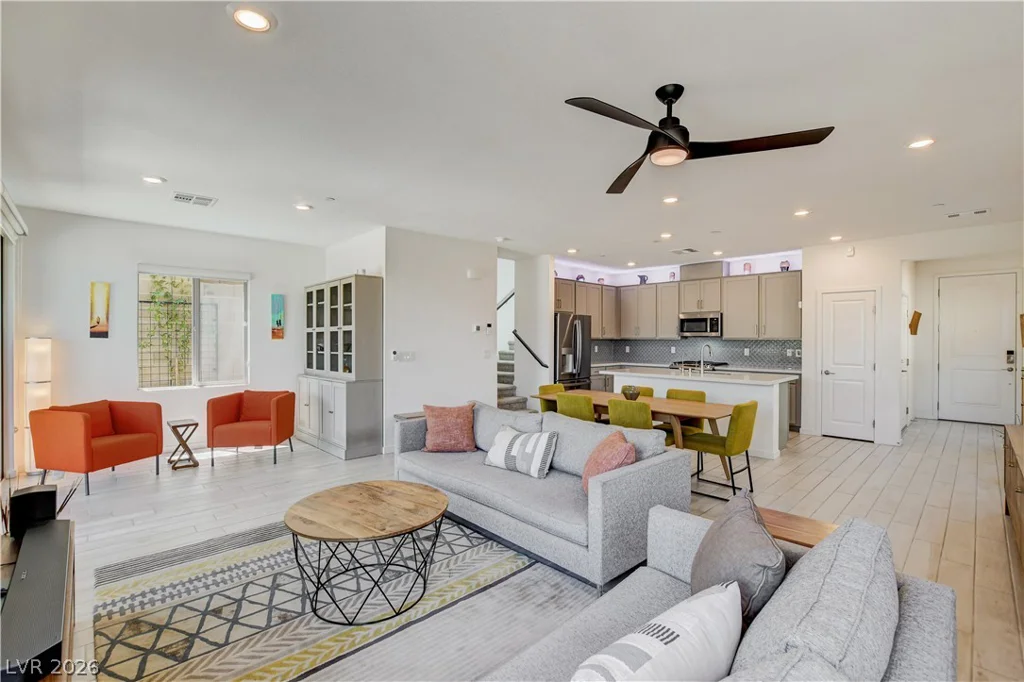 11627 Desert Hollow, Las Vegas, NV 89138