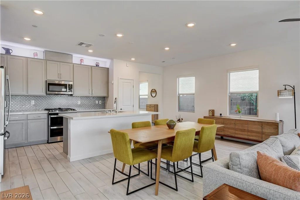11627 Desert Hollow, Las Vegas, NV 89138