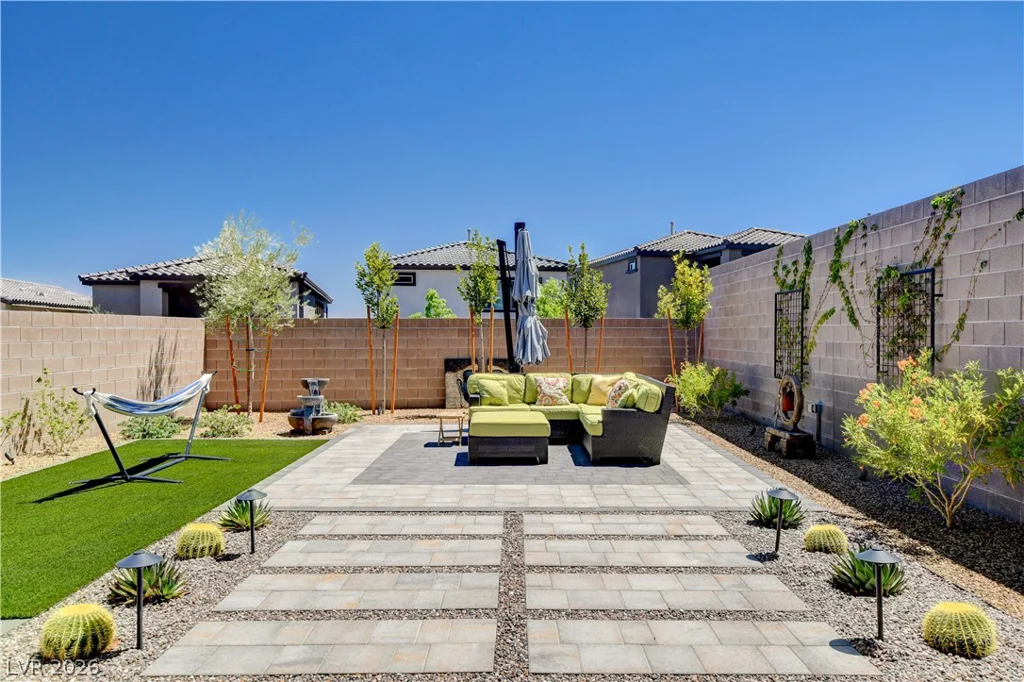 11627 Desert Hollow, Las Vegas, NV 89138
