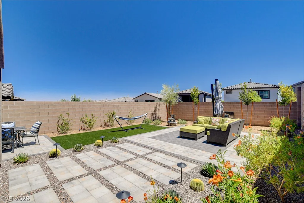 11627 Desert Hollow, Las Vegas, NV 89138
