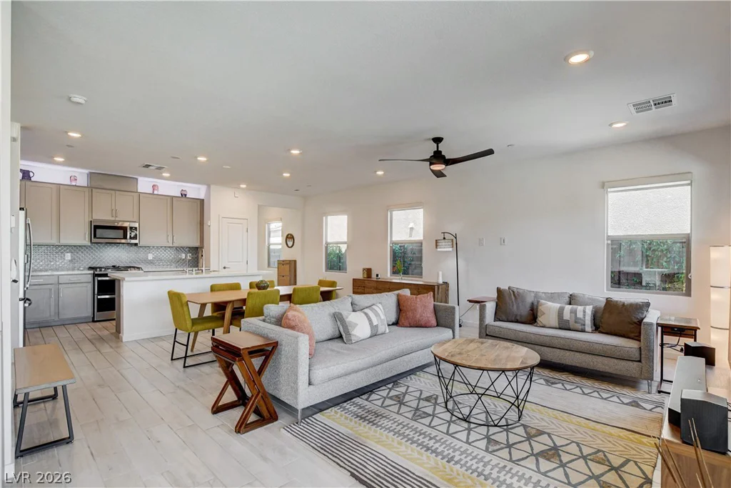 11627 Desert Hollow, Las Vegas, NV 89138