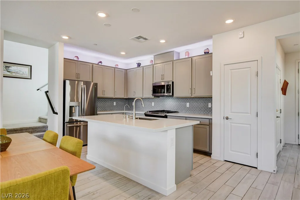 11627 Desert Hollow, Las Vegas, NV 89138