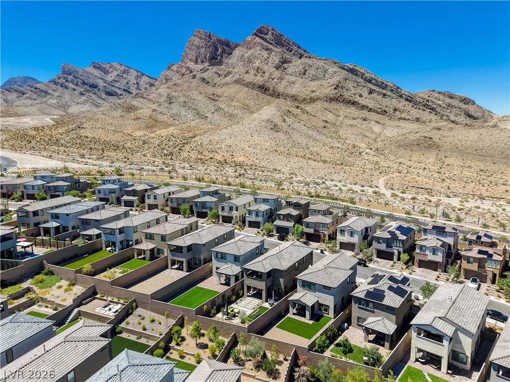11627 Desert Hollow, Las Vegas, NV 89138
