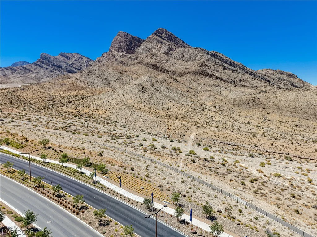 11627 Desert Hollow, Las Vegas, NV 89138