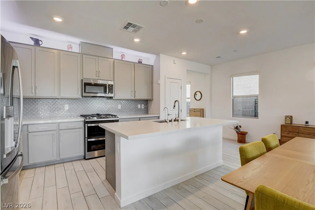11627 Desert Hollow, Las Vegas, NV 89138