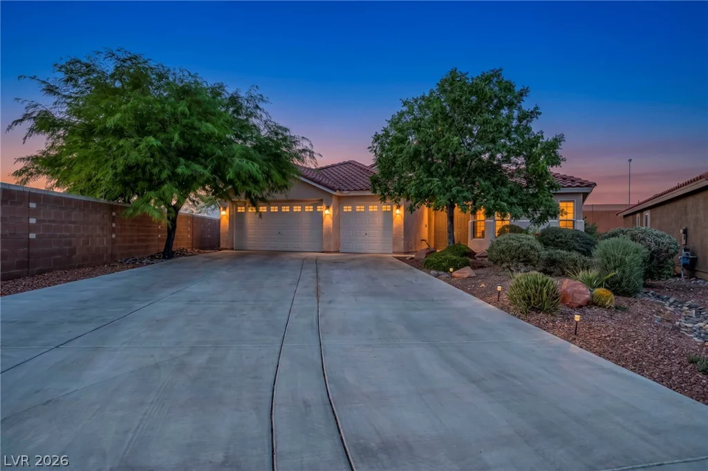 6405 Raptor, North Las Vegas, NV 89084
