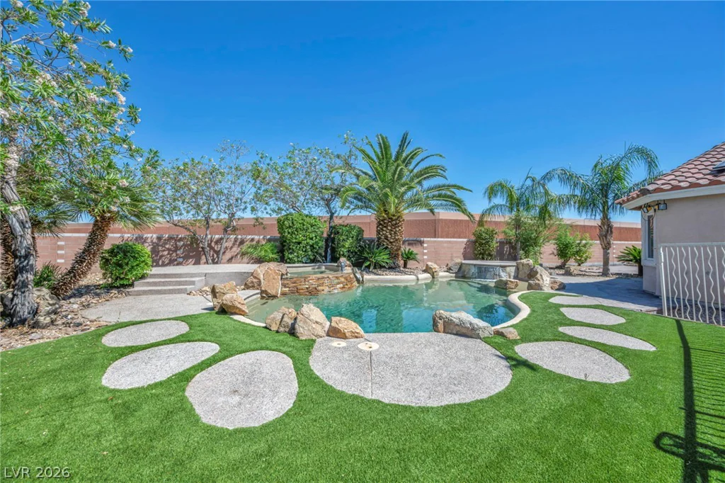6405 Raptor, North Las Vegas, NV 89084