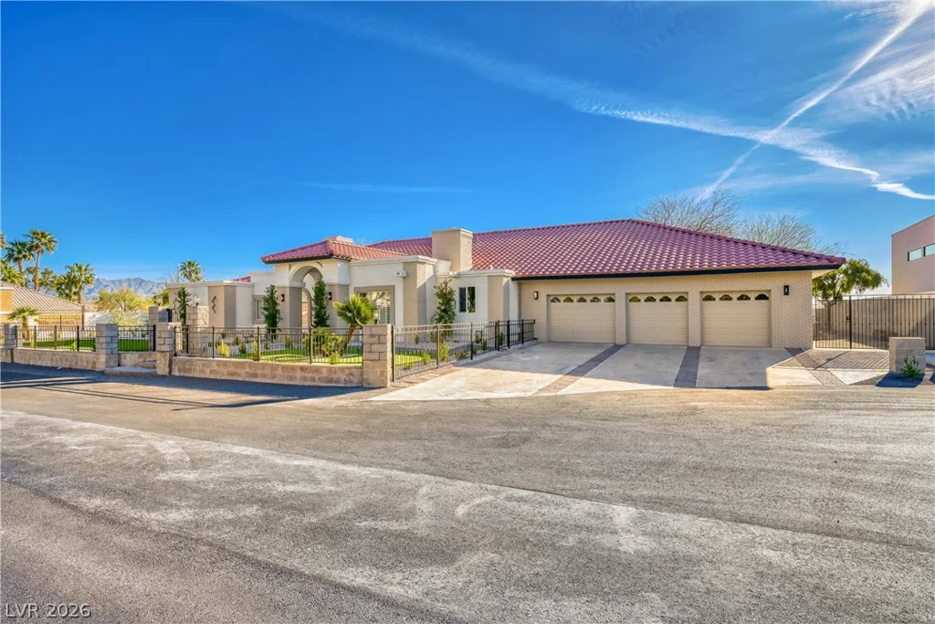 8755 Hickam, Las Vegas, NV 89129