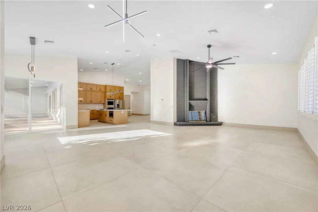 8755 Hickam, Las Vegas, NV 89129