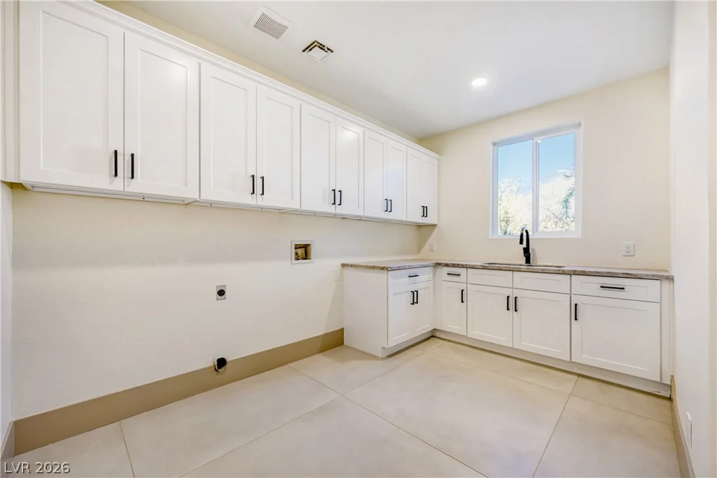8755 Hickam, Las Vegas, NV 89129