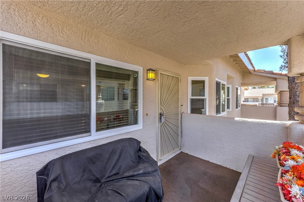 925 Rockview, Las Vegas, NV 89128