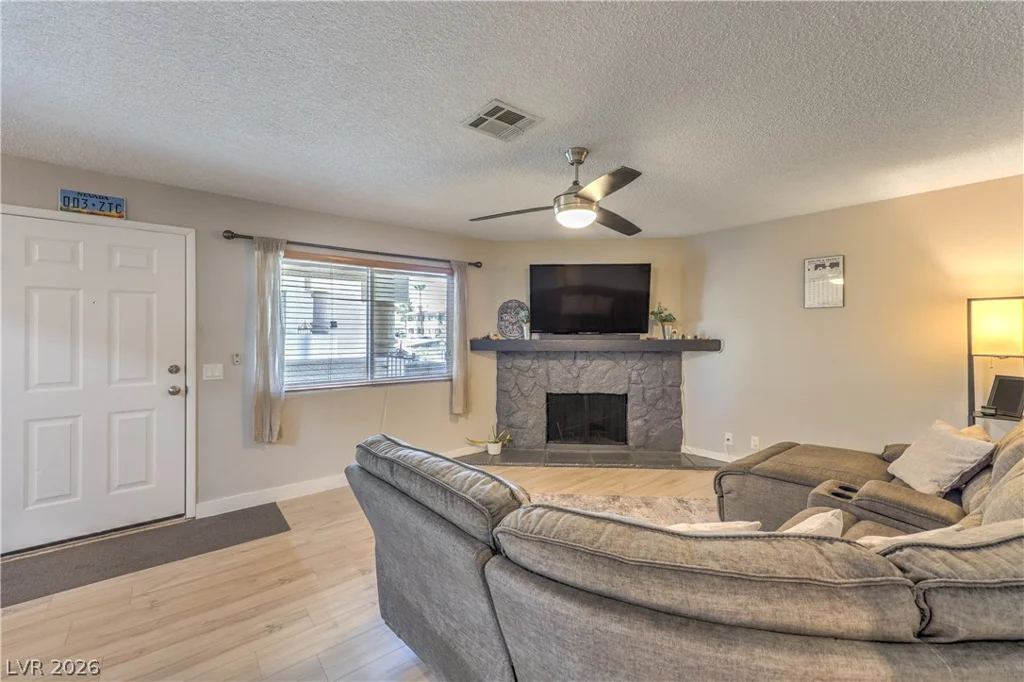 925 Rockview, Las Vegas, NV 89128