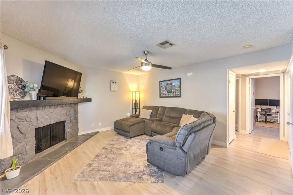 925 Rockview, Las Vegas, NV 89128