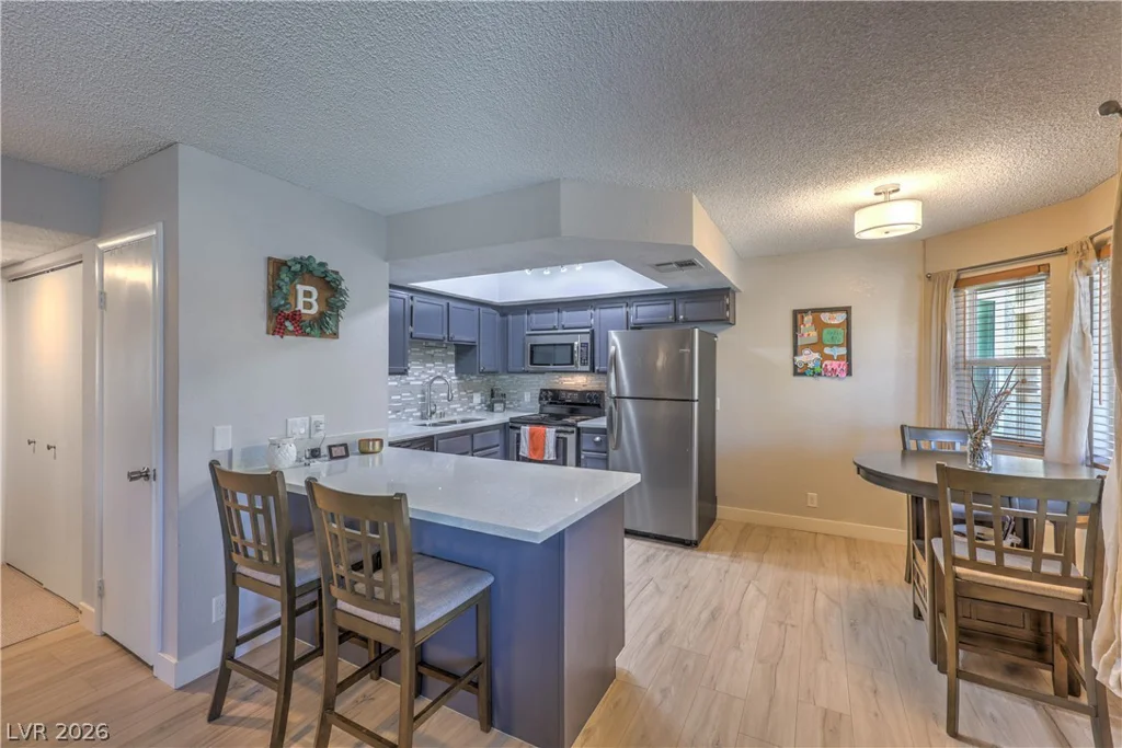 925 Rockview, Las Vegas, NV 89128