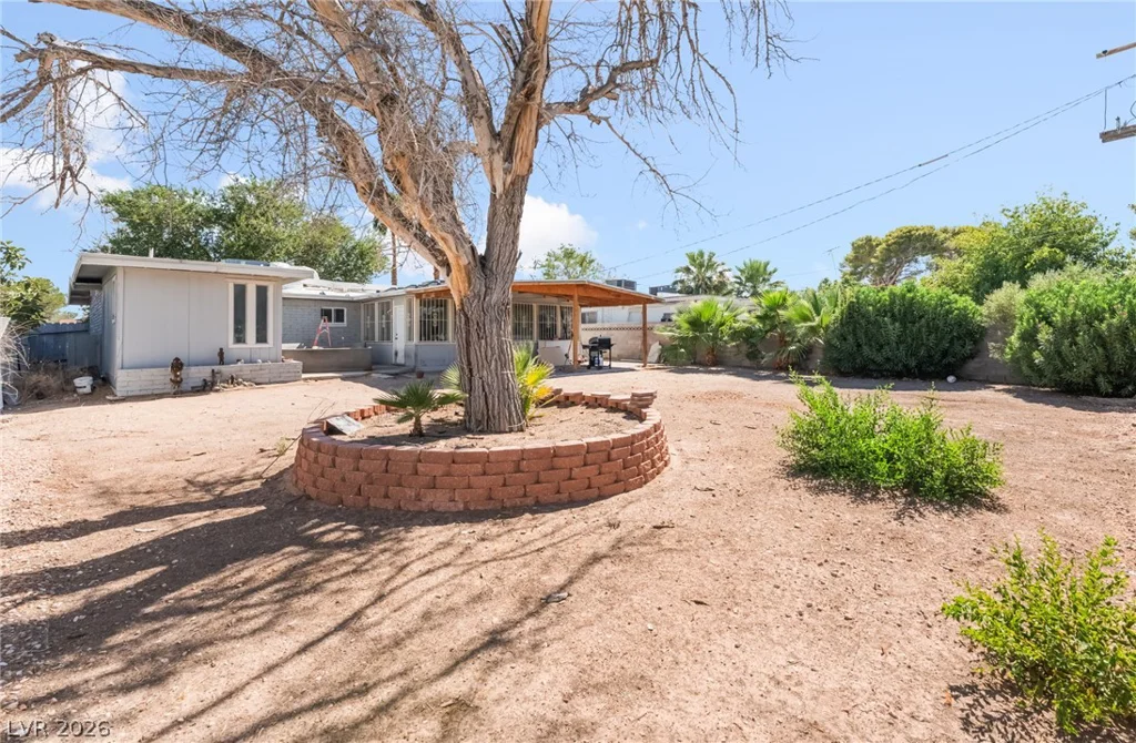 2037 Houston, Las Vegas, NV 89104