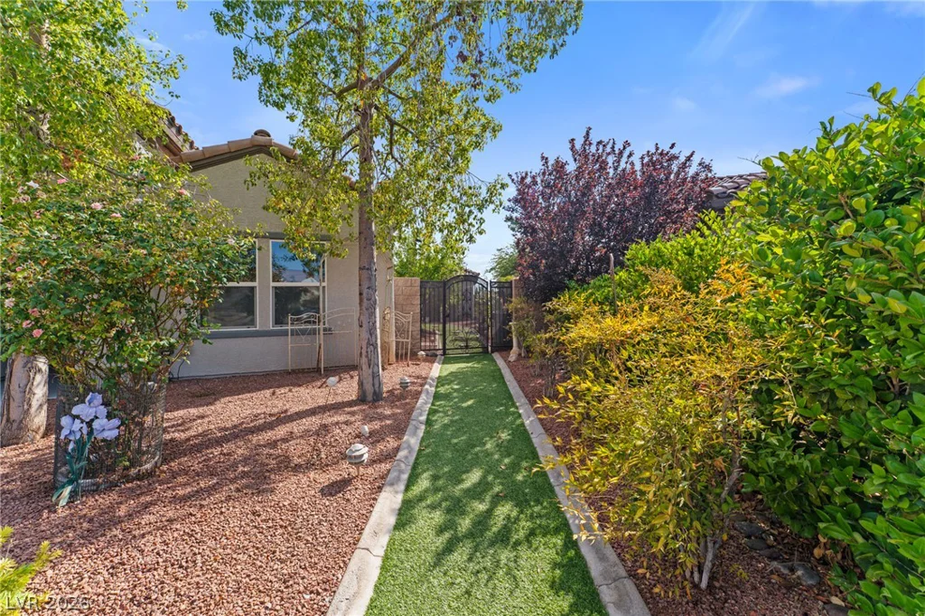 2393 Wood Village, Henderson, NV 89044