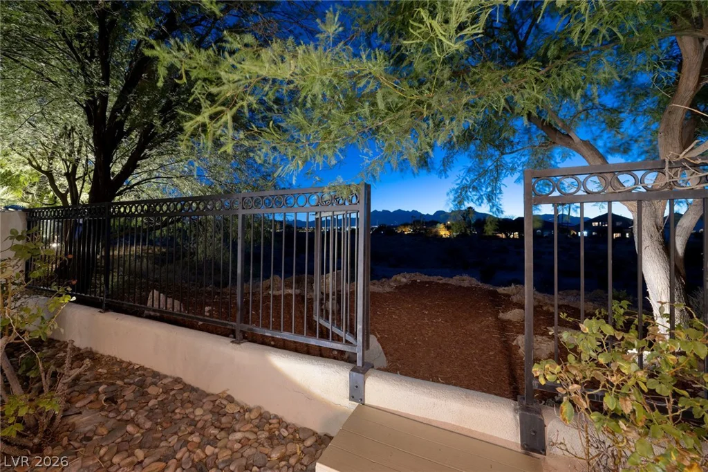 8320 Paseo Vista, Las Vegas, NV 89128
