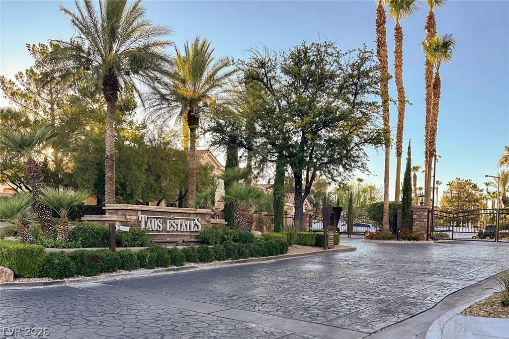 8320 Paseo Vista, Las Vegas, NV 89128
