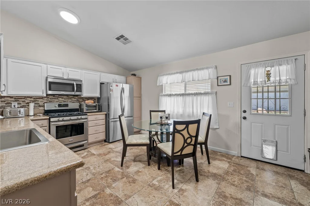 823 Hunters Ridge, North Las Vegas, NV 89032