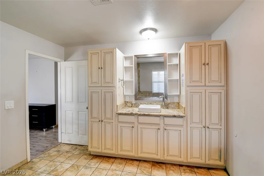 603 Palmhurst, Las Vegas, NV 89145