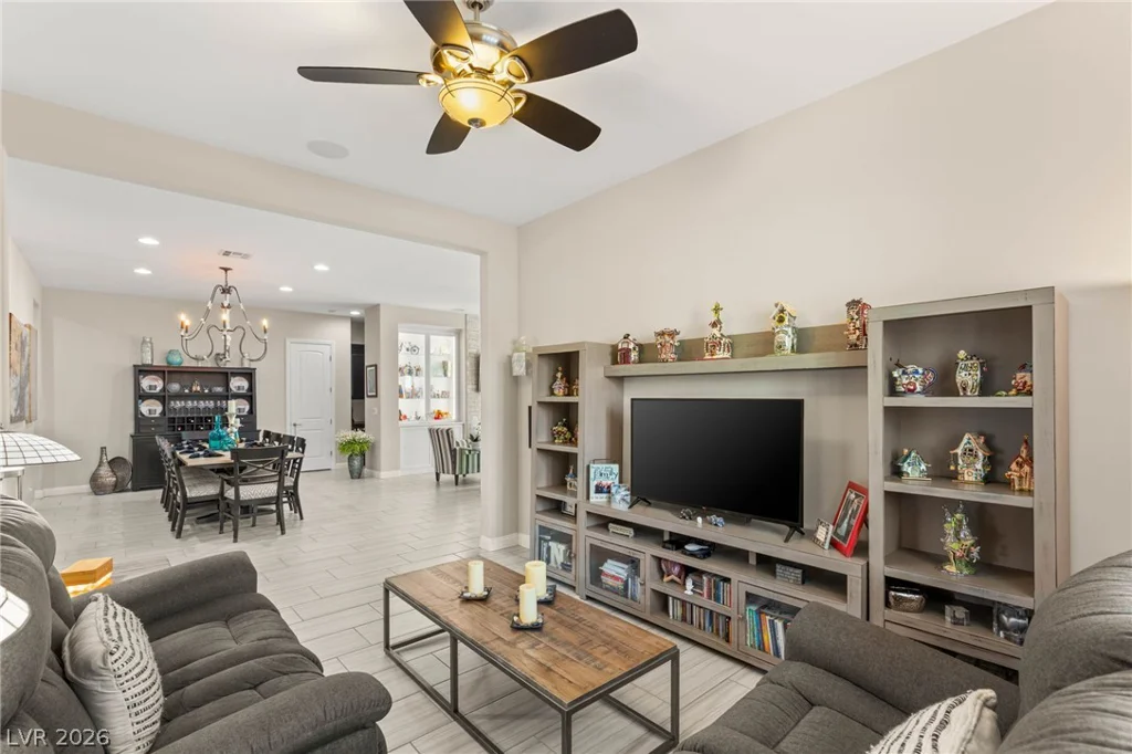 10843 Irving Park, Las Vegas, NV 89166