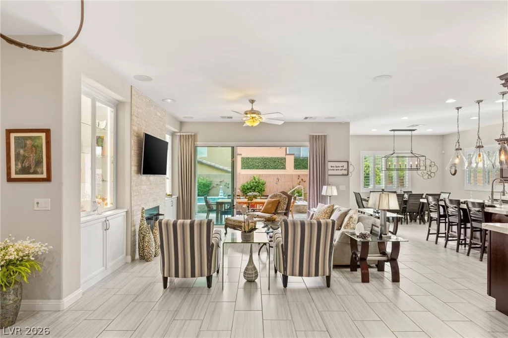 10843 Irving Park, Las Vegas, NV 89166