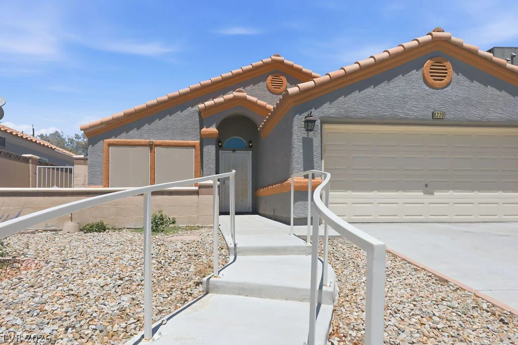 8220 James Grayson, Las Vegas, NV 89145