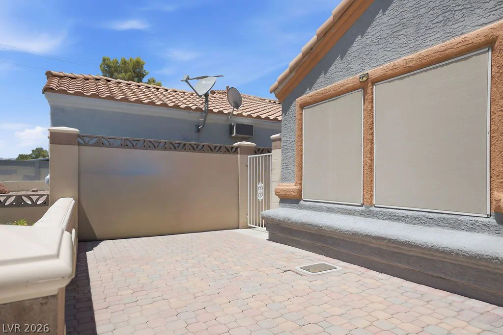 8220 James Grayson, Las Vegas, NV 89145