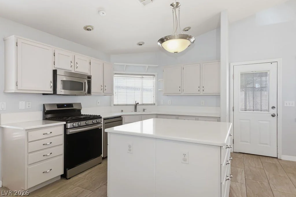 8220 James Grayson, Las Vegas, NV 89145