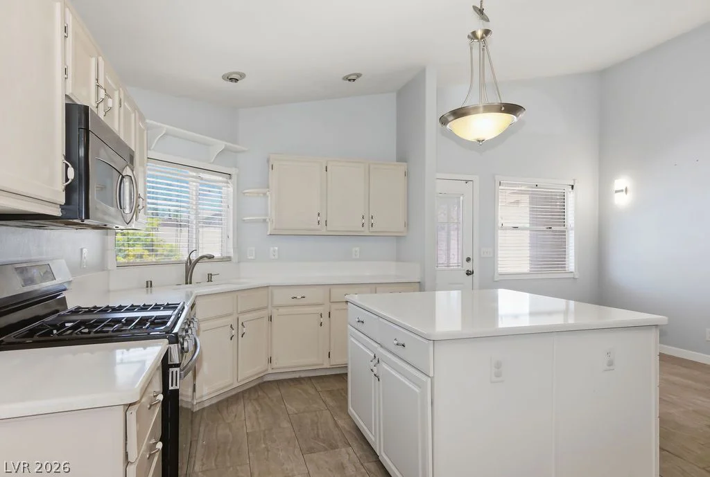 8220 James Grayson, Las Vegas, NV 89145