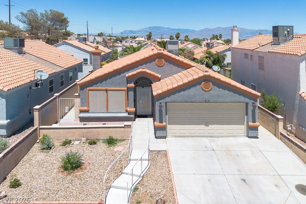 8220 James Grayson, Las Vegas, NV 89145