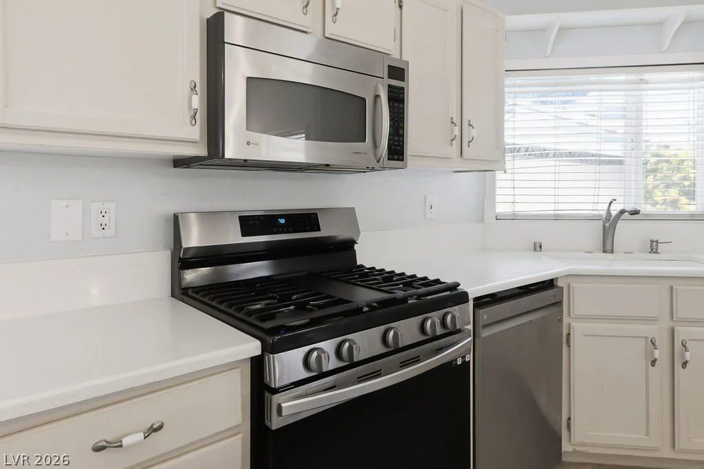 8220 James Grayson, Las Vegas, NV 89145