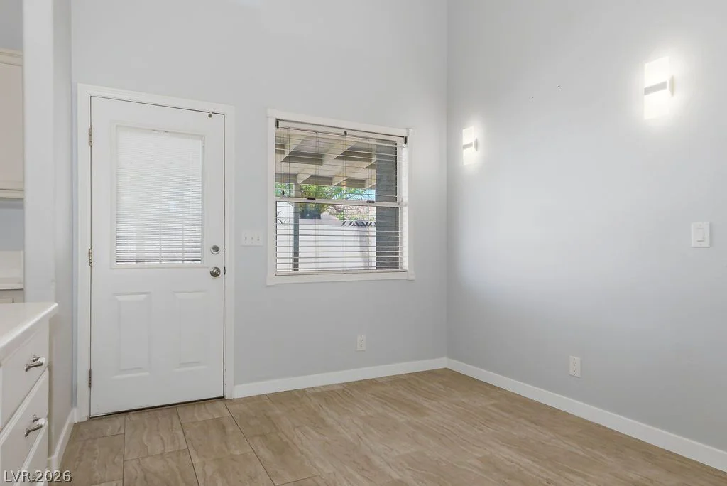 8220 James Grayson, Las Vegas, NV 89145