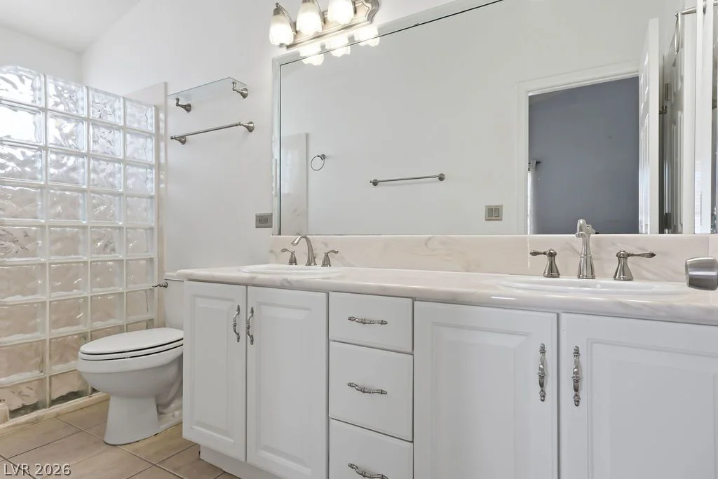 8220 James Grayson, Las Vegas, NV 89145