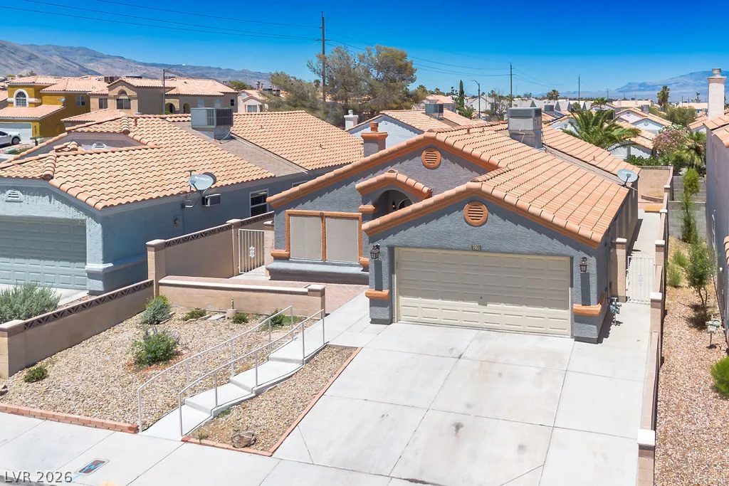 8220 James Grayson, Las Vegas, NV 89145