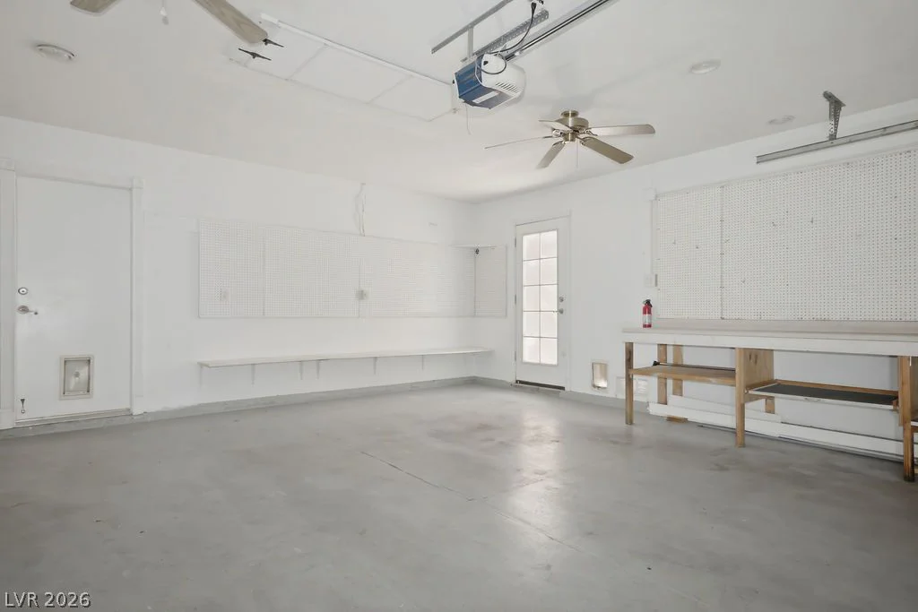 8220 James Grayson, Las Vegas, NV 89145