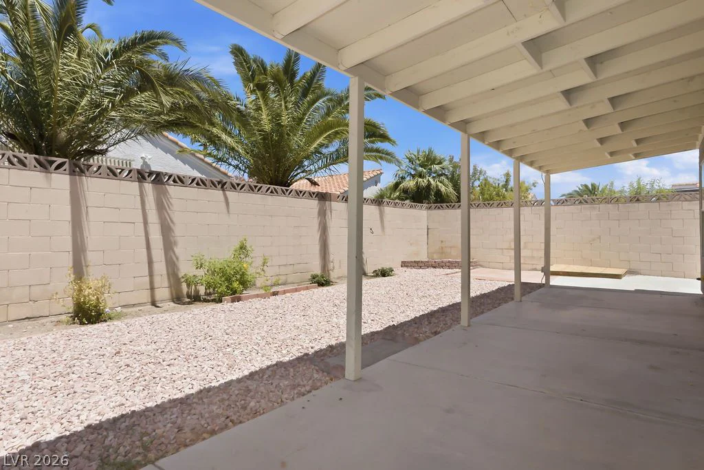 8220 James Grayson, Las Vegas, NV 89145