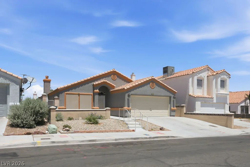 8220 James Grayson, Las Vegas, NV 89145