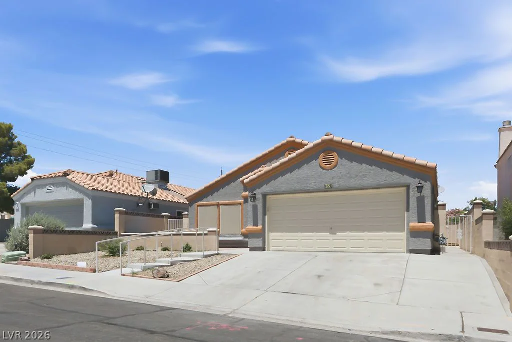 8220 James Grayson, Las Vegas, NV 89145