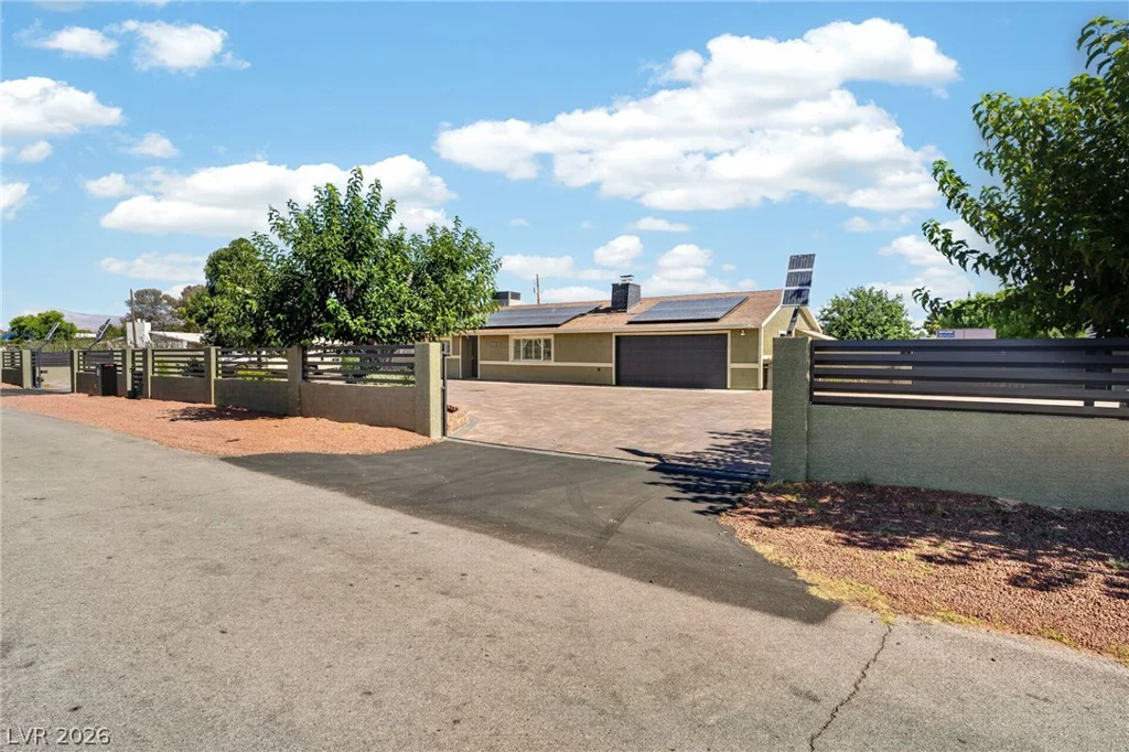 6336 Buckskin, Las Vegas, NV 89108