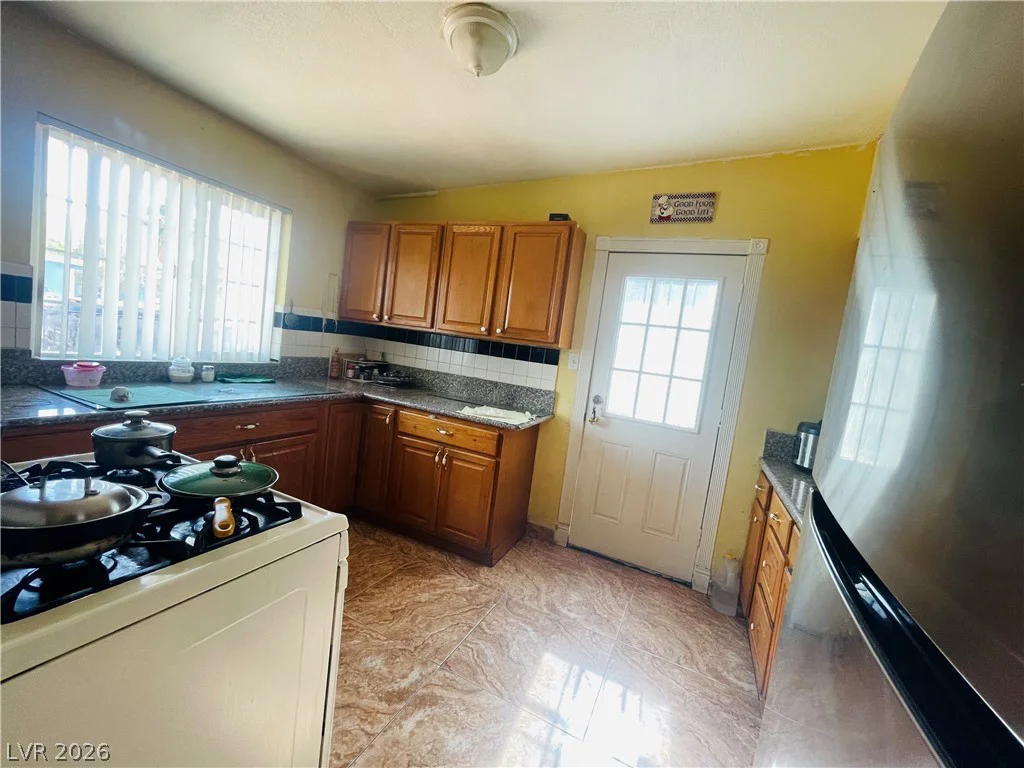 3708 Waikiki, Las Vegas, NV 89104