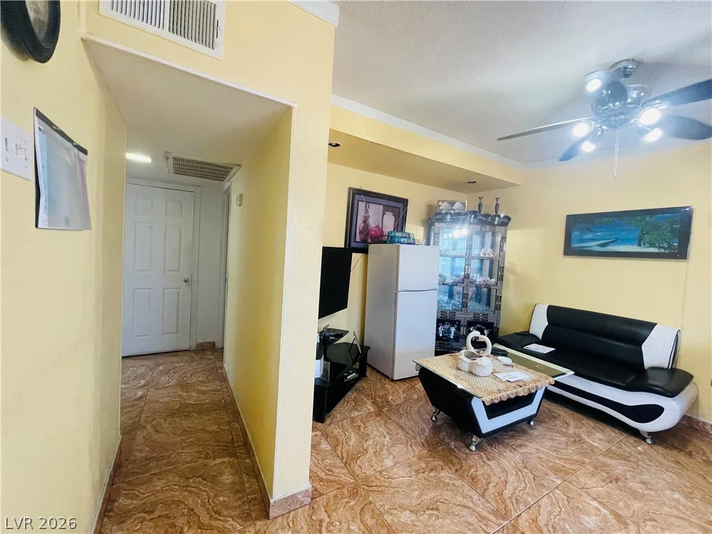 3708 Waikiki, Las Vegas, NV 89104